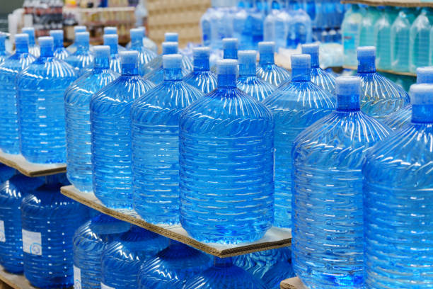 istock Bottles with clean water in a hyper package. Sale of drinking water 2017007288