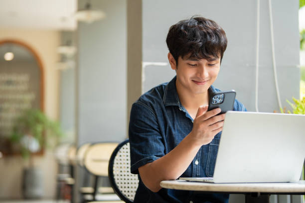 photo of young asian man at coffee shop - filipino ethnicity audio imagens e fotografias de stock