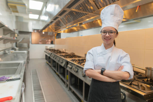 азиатская ученица-повар - hygiene food chef trainee стоковые фото и изображения