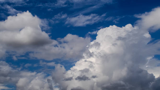 cumulus bourgeonnants - cirrostratus zdjęcia i obrazy z banku zdjęć