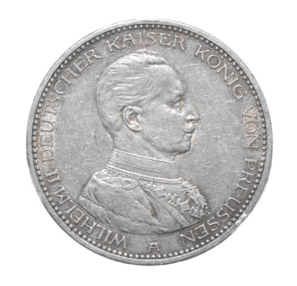 вильгельм ii немецкий кайзер кёниг фон пройссен бюст короля справа 1913 deutsches reich 5 funf mark подлинная монета, лицевая сторона изолирована на белом - deutsches reich стоковые фото и изображения