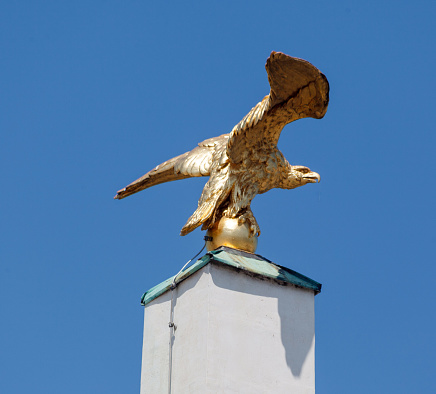 A golden eagle statue on the entrance of the Schönbrunn palace in Vienna, Austria.
