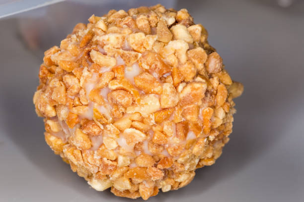 Yunnan snacks are mainly vegetarian snacks with mild flavors and a variety of styles. They are often sold in food stalls in fresh markets on special days.