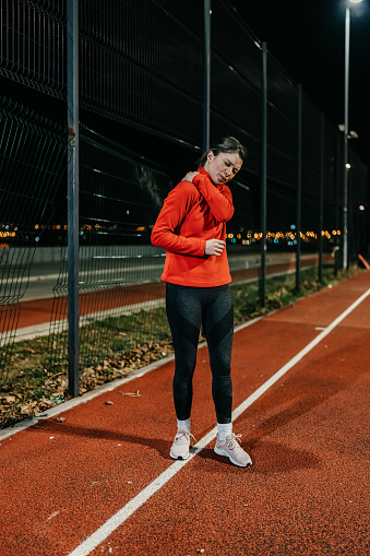 An evening of fitness under the stars is abruptly interrupted for a woman when she sustains a shoulder injury, a reminder of the physical demands and risks associated with nighttime outdoor workouts