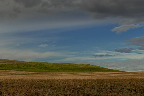 istock Porters Butte on the prairies Kneehill County Alberta Canada 2018011984
