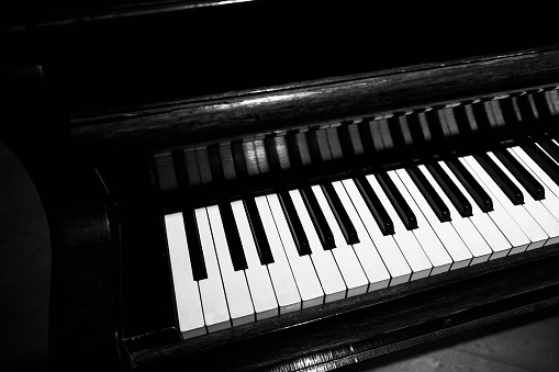 black and white piano keys