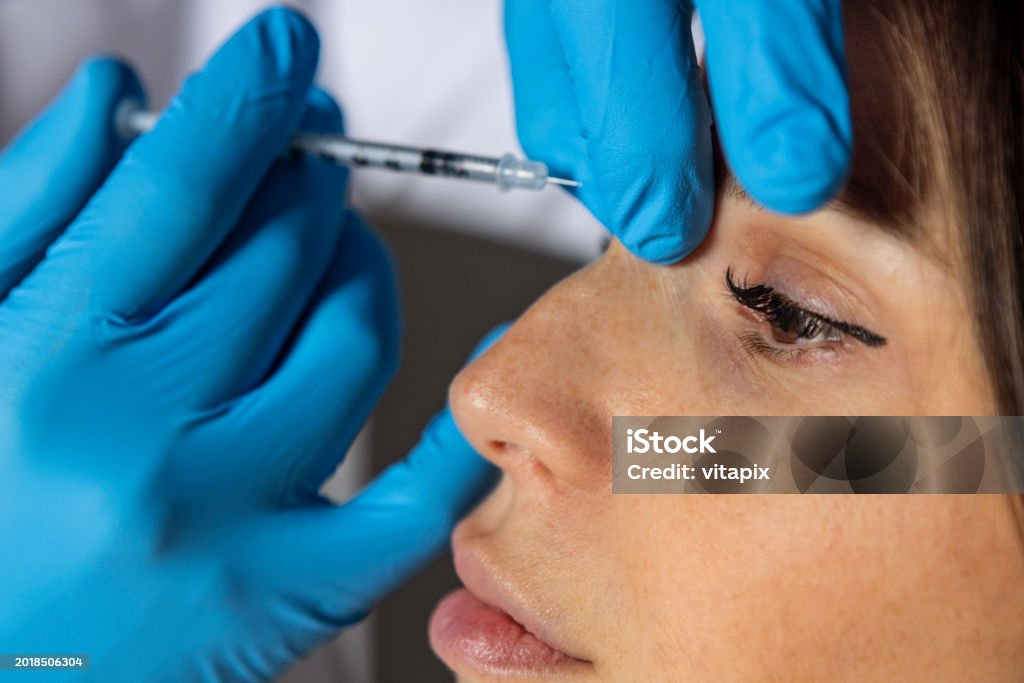 Botox Head Injections Botox Injection In The Forehead Stock Photo - Download Image Now ...