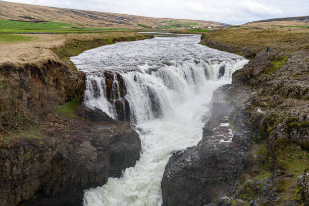 il fiume vididalsa all'ingresso del canyon di kolugljufur nel nord-ovest dell'islanda - kolufossar foto e immagini stock