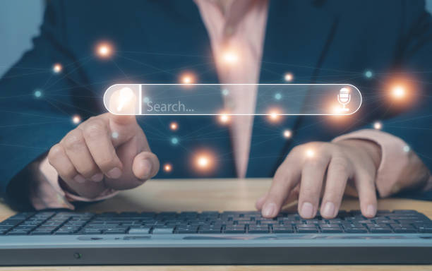 istock People are using the internet to search for information on their mobile phones, Data Search Technology Search Engine Optimization. using internet technology for business purposes. SEO. 2018711163
