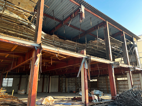 demolishing building after the izmir earthquake