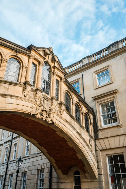 hertford bridge best known as the bridge of sighs in oxford england - hertford college imagens e fotografias de stock