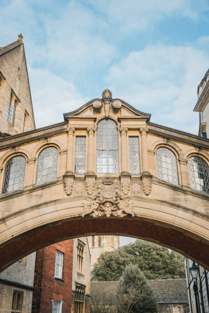 hertford bridge best known as the bridge of sighs in oxford england - hertford college imagens e fotografias de stock