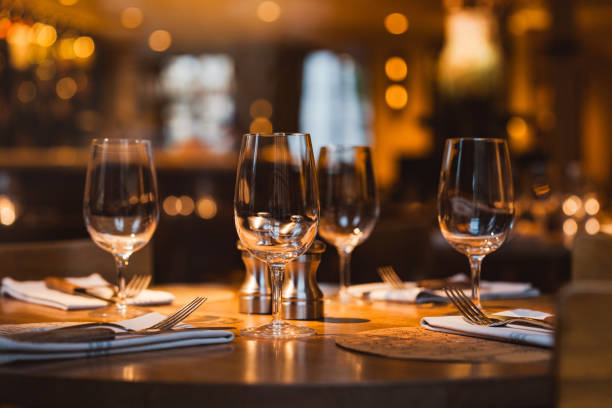 table setting - restaurant stockfoto's en -beelden