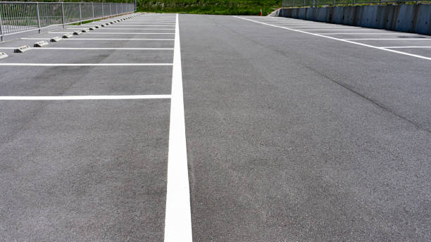 istock Scenery of a well-maintained parking lot 2019414727
