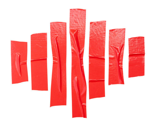 conjunto de vista superior de fita de vinil adesiva vermelha ou fita de pano em forma de listras isoladas no fundo branco com caminho de recorte - duct tape adhesive tape dirty paper - fotografias e filmes do acervo