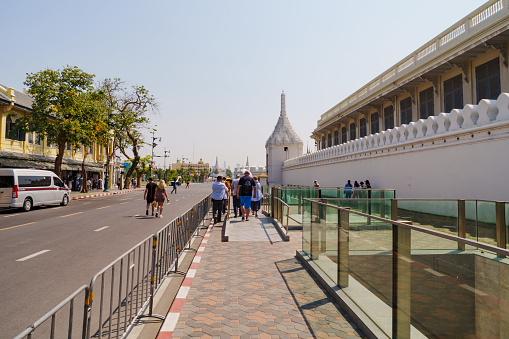 Many foreign tourists were walking towards the entrance of Wat Phra Kaew. Here are the main tourist attractions in Bangkok, Thailand.