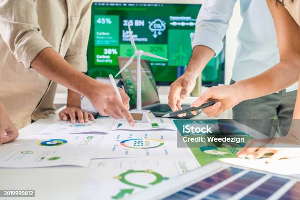 Diversity Team Discussion Focused On Esg For Net Zero Goals In A Sustainable Green Office Hình ảnh Sẵn có - Tải xuống Hình ảnh Ngay bây giờ