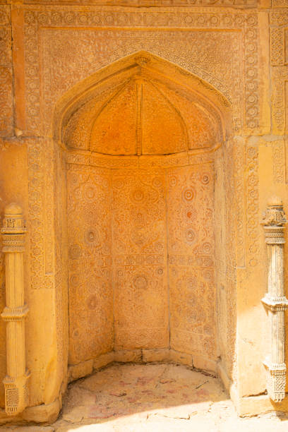 istock Makli Necropolis, wall with oriental ornament and arch, Pakistan. 2020004046