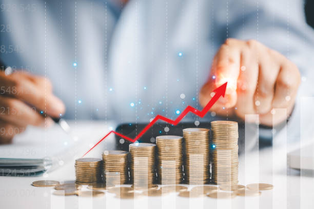 istock Businesswoman pointing virtual technical graph, chart for analysis stock market, technology investment, value investment concept. Investor data analysis for planning in strategy of stock market fund. 2020158179