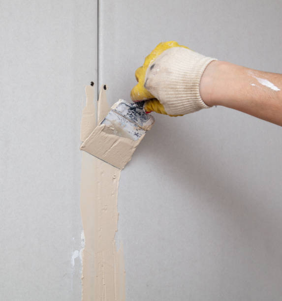 istock A man is plastering a wall in the house 2020335923