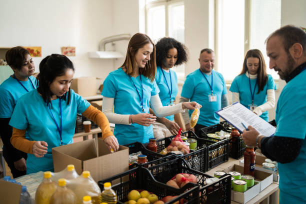 istock Organizing food donations 2020474335