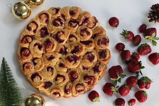 Strawberry Cream Cheese Pull Apart Bread, a tempting sweet treat, perfect for breakfast or dessert. Fresh berries, rich cream cheese, and golden brown bread shot along with Christmas decorations