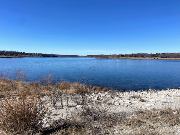 zorinsky lake in omaha, nebraska - nebraska landscape midwest usa landscaped foto e immagini stock