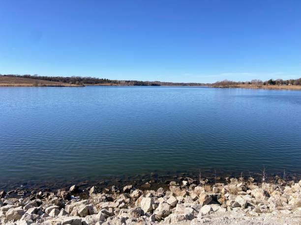 zorinsky lake in omaha, nebraska - nebraska landscape midwest usa landscaped foto e immagini stock