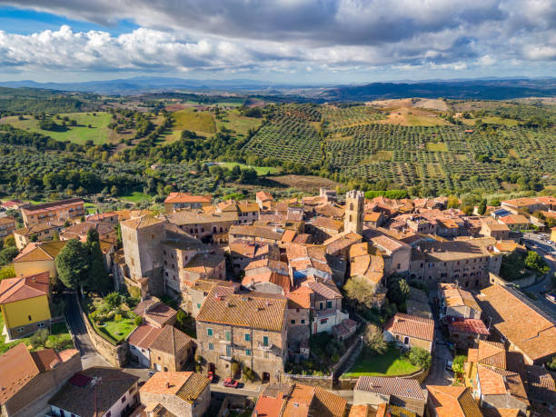 istock Montemerano, Tuscan medieval town 2021772063