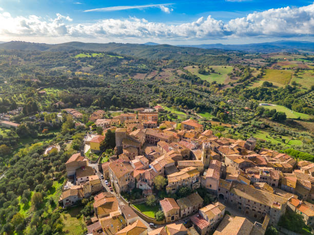 istock Montemerano, Tuscan medieval town 2021772073