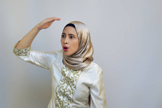 young muslim woman posing in white background studio for ramadan or eid concept - anticipatory zdjęcia i obrazy z banku zdjęć