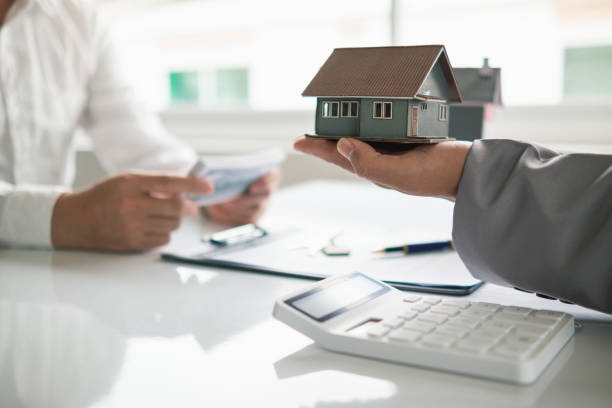 istock Real estate brokers are offering sample homes for customers choose from and recommending estate insurance promotions help protect their properties. Concept of offering real estate and home insurance 2022086713