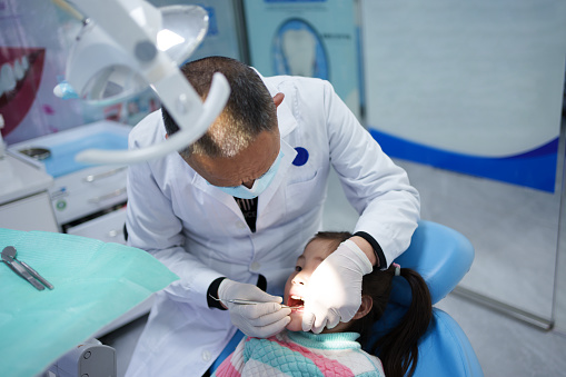 Doctor treating children's teeth