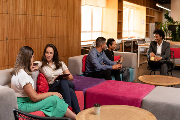 istock Business people in office lobby 2023018647