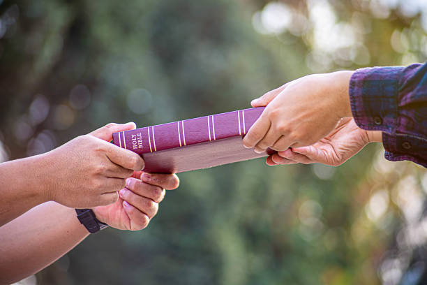 istock People Share the Bible with their Friends 2023089639