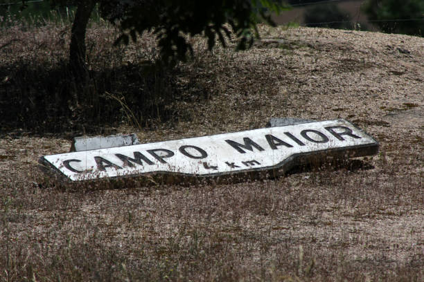 istock Vintage road sign pointing to Campo Maior. 2023194366
