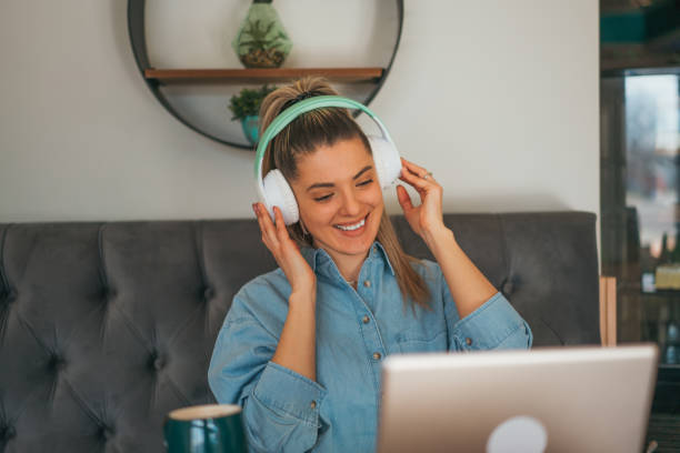 istock Young freelancer in a cafe enjoying music 2023276914