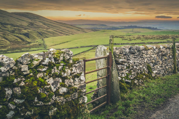 Walking the Settle Loop in the Yorkshire Dales The Settle Loop is a 10 mile circular route that can be started and finished in Settle or joined from surrounding areas such as Malham and Stainforth. ingleborough stock pictures, royalty-free photos & images