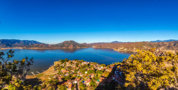 Panoramic of Lake in the morning seen from the rock in Valle de Bravo state of Mexico Lago entre montañas en la mañana visto desde la peña en valle de bravo estado de México valle de bravo photos stock pictures, royalty-free photos & images