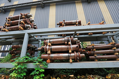 Stainless steel rolls are stacked in the factory, North China