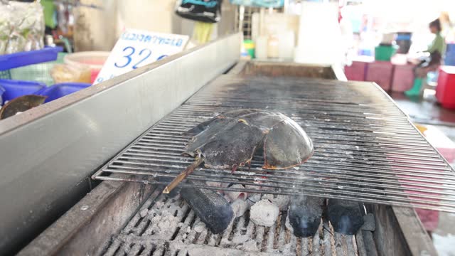 Outdoor Market Crab Grilling Process