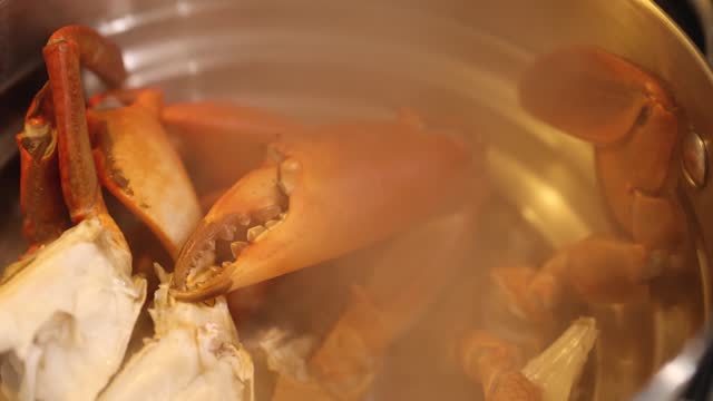 Steaming Crab Legs Cooking Process