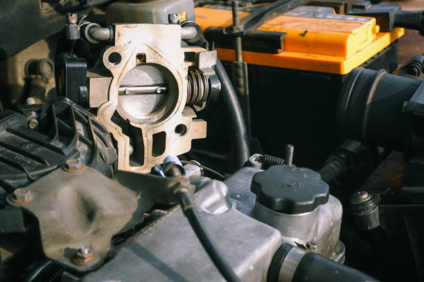 Car repair. Cleaning the throttle valve of the injection engine. Close up old throttle with traces of burning Car repair. Cleaning the throttle valve of the injection engine. throttle stock pictures, royalty-free photos & images