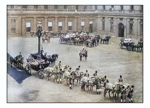 Antique London's photographs: Waiting for the Queen at Buckingham Palace