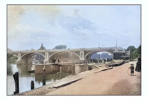 Antique London's photographs: Richmond Lock and Footbridge