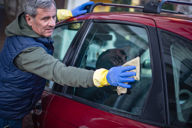 istock Do it yourself, a man polishes a car himself 2025051134