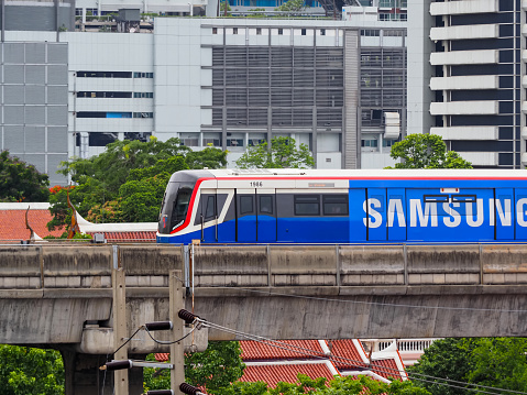 BTS Skytrain runs nearby. Siam Station during daytime It is very popular when traveling in Bangkok. To avoid traffic jams.