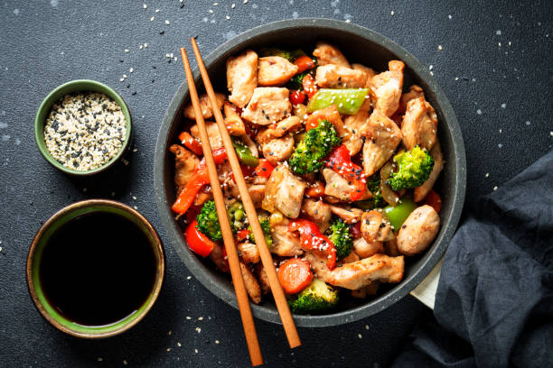 chicken stir fry with vegetables and sesame. - teriyaki broccoli carrot chicken 뉴스 사진 이미지