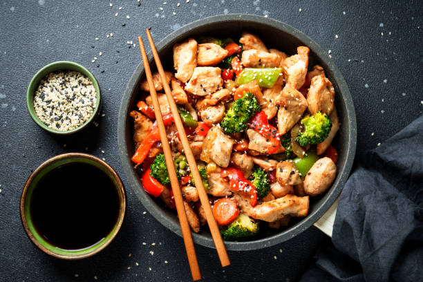 chicken stir fry with vegetables and sesame. - teriyaki broccoli carrot chicken imagens e fotografias de stock