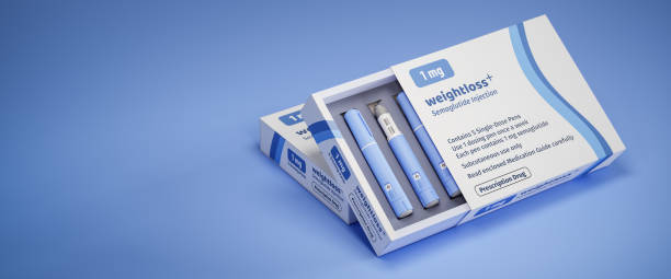Two packages of 5 dosing pens each of a fictitious Semiglutin drug used for weight loss (antidiabetic medication or anti-obesity medication) on a blue transparent background. Fictitious package design dos paquetes de 5 bolígrafos dosificadores cada uno de un medicamento ficticio de semiglutina utilizado para bajar de peso (medicamento antidiabético o medicamento contra la obesidad) sobre un fondo azul transparente. diseño de envase ficticio